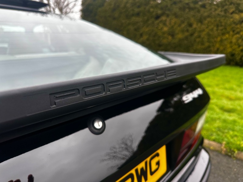 PORSCHE 944