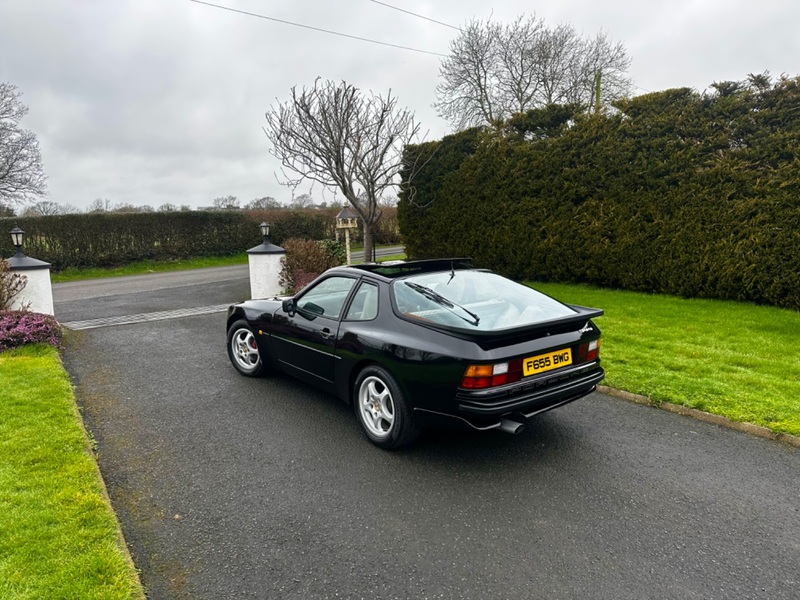 PORSCHE 944
