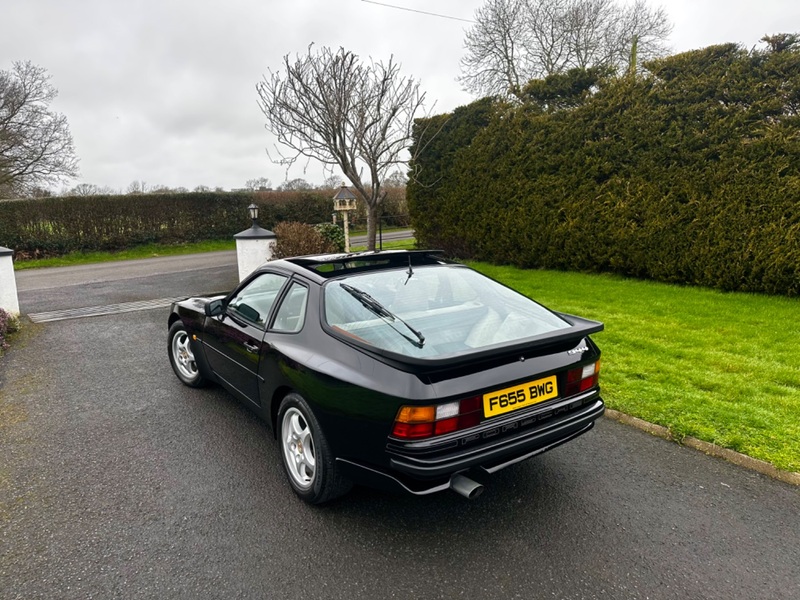 PORSCHE 944