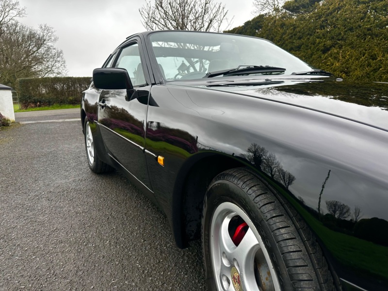 PORSCHE 944