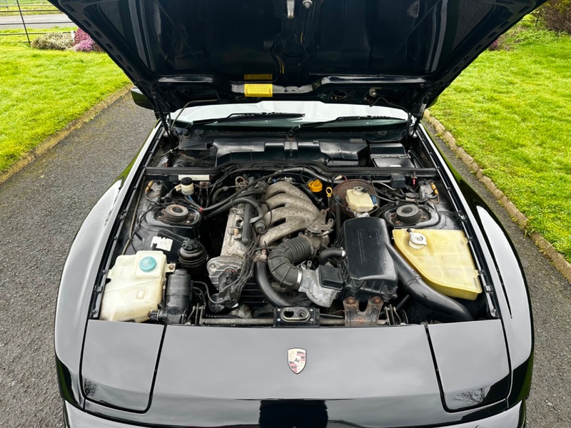PORSCHE 944