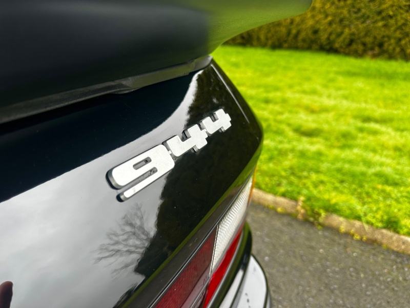 PORSCHE 944