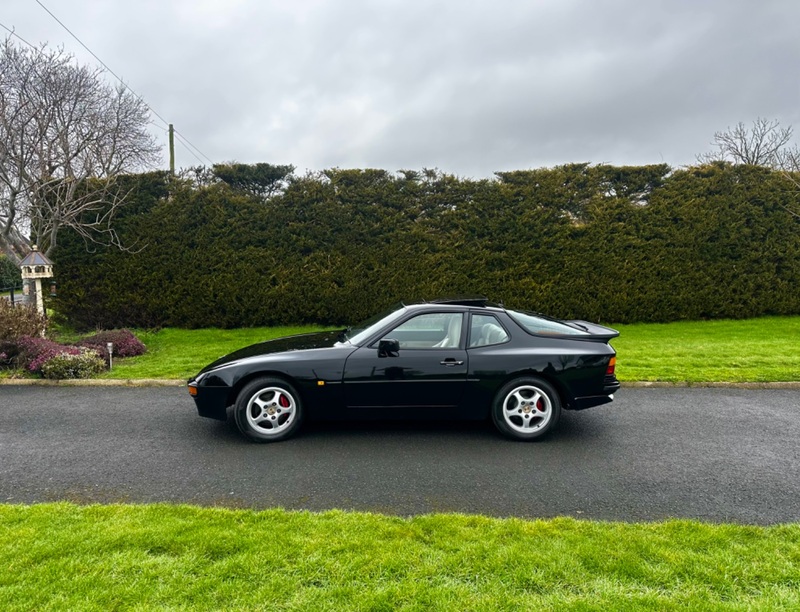 PORSCHE 944