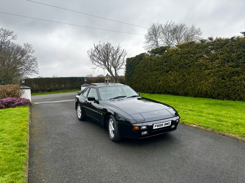 PORSCHE 944