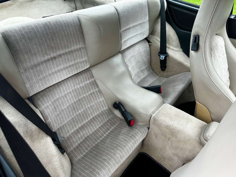 PORSCHE 944