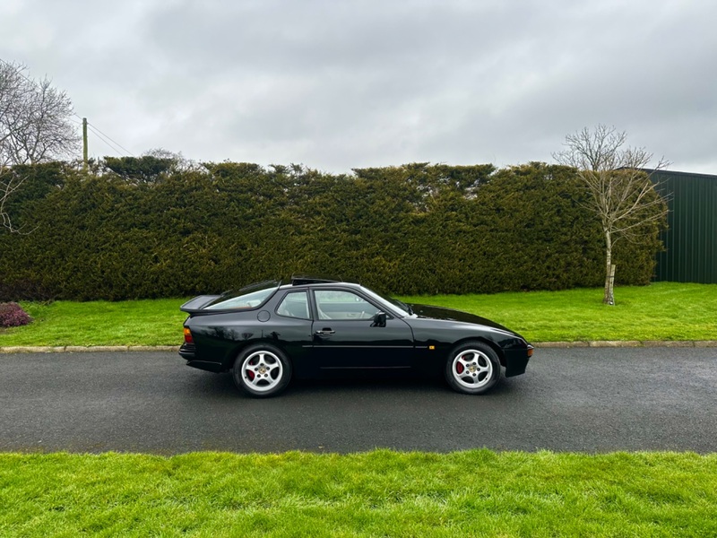 PORSCHE 944